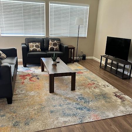 Serene 2Bed 1Bath Condo With Parking Fresno Buitenkant foto
