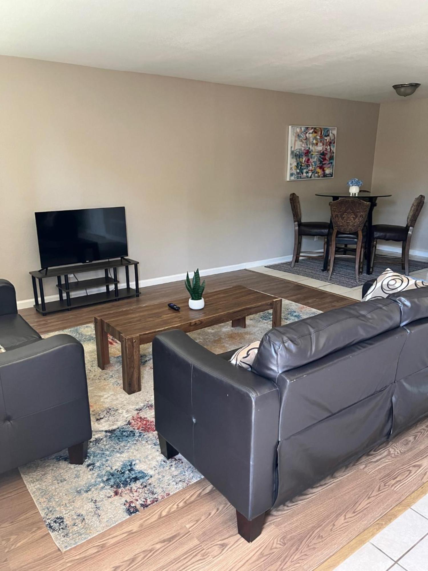 Serene 2Bed 1Bath Condo With Parking Fresno Buitenkant foto