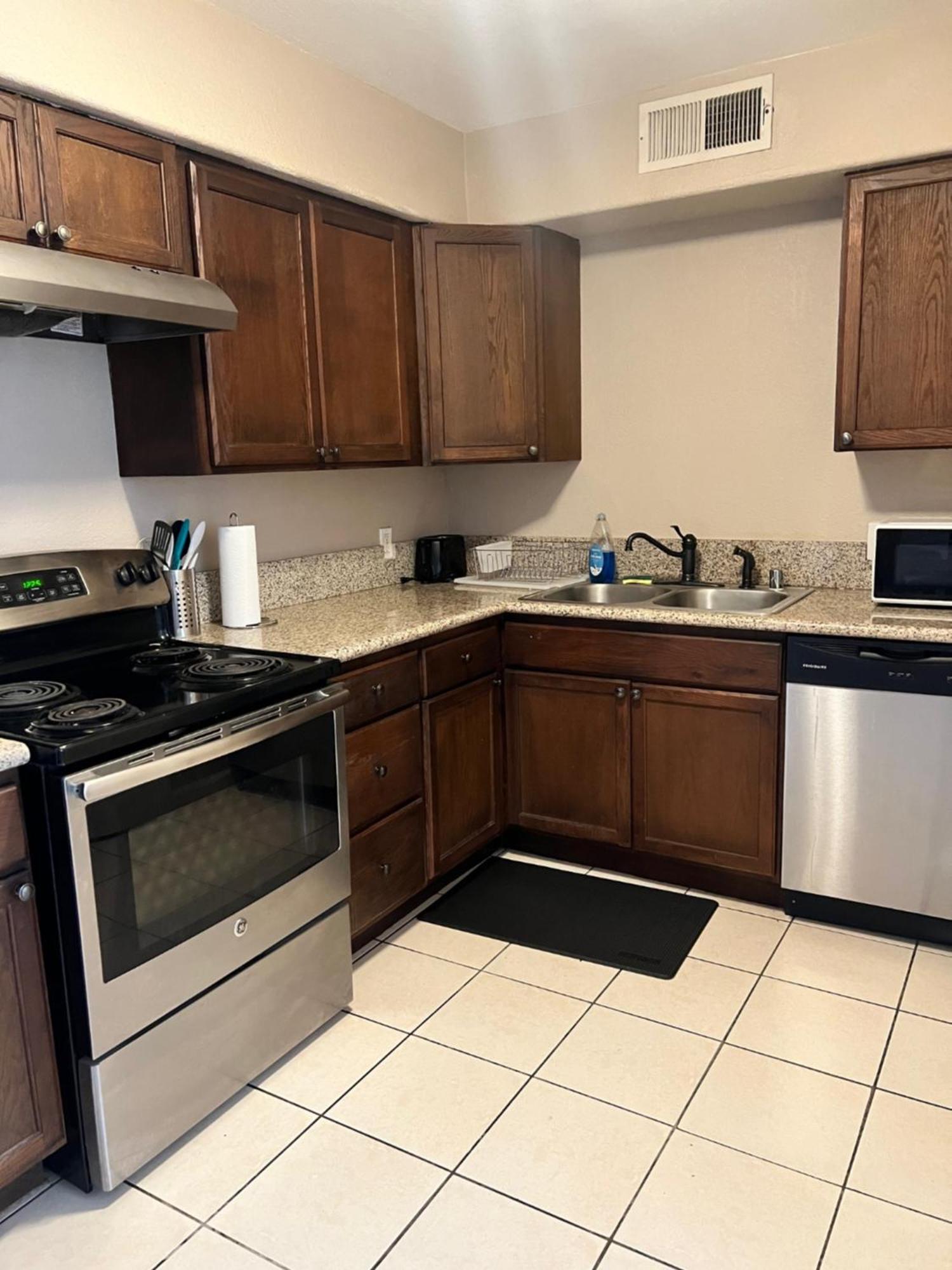 Serene 2Bed 1Bath Condo With Parking Fresno Buitenkant foto